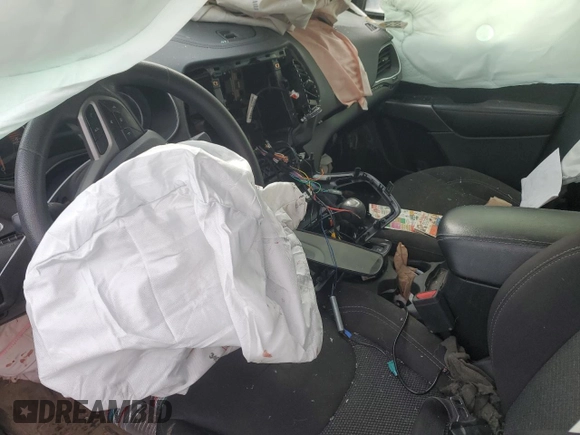 2019 Jeep Cherokee Latitude с VIN 1C4PJLCX1KD131651, выставлен на аукционе Copart как лот 87386804 с пробегом Не указан миль и Списание • Salvage title. История ставок и продаж доступна на DreamBid. Изображение 8.