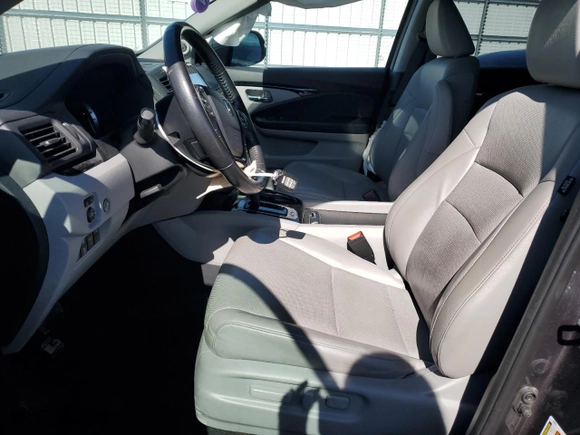 2019 Honda Ridgeline RTL-E with VIN 5FPYK3F76KB004858, listed as a Copart auction lot 46831845 with 35,479 mi miles and Salvage Title. Bid and sale history available at carsss.com. Image 7.