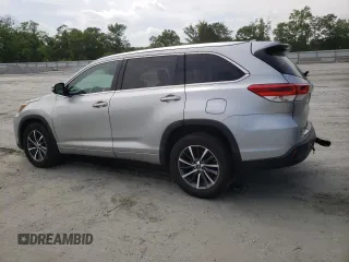 2017 Toyota Highlander XLE z VIN 5TDJZRFH7HS371631, wystawiony jako Copart lot #57122355 z przebiegiem 97 918 mil mil oraz Szkoda całkowita • Salvage title. Historia ofert i sprzedaży dostępna na DreamBid. Obrazek 2.