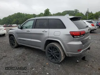 2020 Jeep Grand Cherokee Altitude z VIN 1C4RJFAG2LC408828, wystawiony jako Copart lot #56826115 z przebiegiem 89 641 mil mil oraz Szkoda całkowita • Salvage title. Historia ofert i sprzedaży dostępna na DreamBid. Obrazek 2.