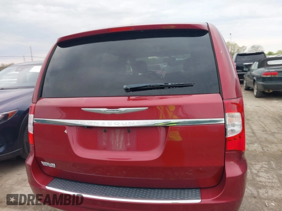 2015 Chrysler Town & Country Touring-L with VIN 2C4RC1CG6FR582911, listed as a IAAI auction lot 42117864 with 137,689 mi miles. Bid and sale history available at carsss.com. Image 16.