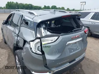 2023 GMC Terrain SLT z VIN 3GKALPEG9PL229000, wystawiony jako IAAI lot #42224089 z przebiegiem 36 557 mil mil oraz . Historia ofert i sprzedaży dostępna na DreamBid. Obrazek 6.