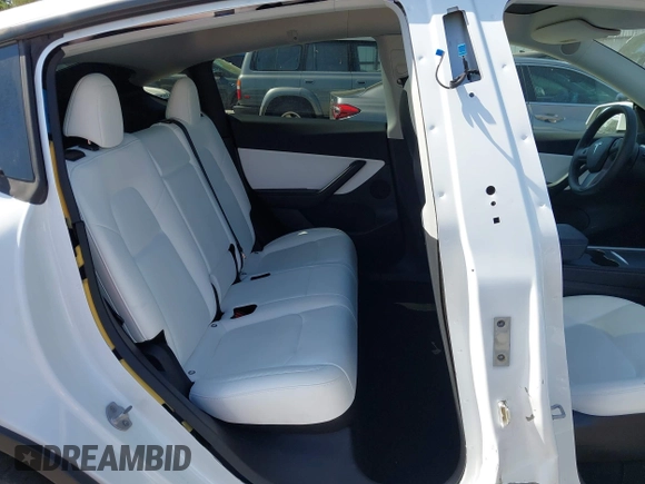 2022 Tesla Model Y Long Range z VIN 7SAYGDEE2NF420882, wystawiony jako IAAI lot #42023642 z przebiegiem 19 783 mil mil oraz . Historia ofert i sprzedaży dostępna na DreamBid. Obrazek 8.