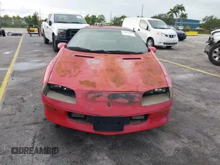 1995 Chevrolet Camaro z VIN 2G1FP22S2S2160911, wystawiony jako IAAI lot #42413545 z przebiegiem 32 767 mil mil oraz . Historia ofert i sprzedaży dostępna na DreamBid. Obrazek 6.