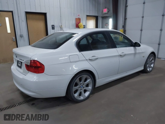 2006 BMW 3 Series 330xi with VIN WBAVD33546KL51295, listed as a IAAI auction lot 41742575 with 164,434 mi miles. Bid and sale history available at carsss.com. Image 4.
