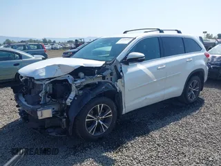 2018 Toyota Highlander LE с VIN 5TDBZRFH4JS907963, выставлен на аукционе IAAI как лот 42160263 с пробегом 42 074 миль миль и . История ставок и продаж доступна на DreamBid. Изображение 2.