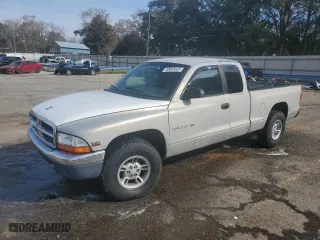 1997 Dodge Dakota with VIN 1B7GL23X9VS135936, listed as a Copart auction lot 43045525 with 185,055 mi miles and Salvage Title. Bid and sale history available at carsss.com. Image 1.