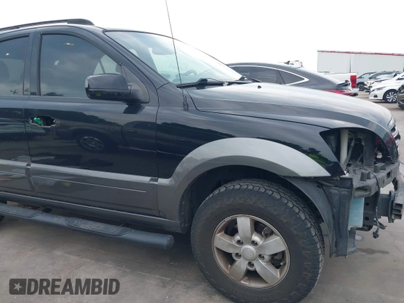 2008 Kia Sorento EX z VIN KNDJD736485797126, wystawiony jako IAAI lot #42253311 z przebiegiem 226 018 mil mil oraz . Historia ofert i sprzedaży dostępna na DreamBid. Obrazek 18.