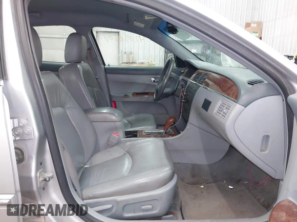 2005 Buick LaCrosse CXL with VIN 2G4WD562051205636, listed as a IAAI auction lot 42036501 with 208,985 mi miles. Bid and sale history available at carsss.com. Image 5.