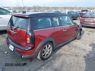 2009 MINI Clubman z VIN WMWML33509TP98297, wystawiony jako IAAI lot #41092163 z przebiegiem 101 011 mil mil oraz . Historia ofert i sprzedaży dostępna na DreamBid. Obrazek 4.
