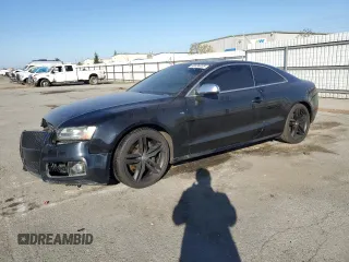 2010 Audi S5 Premium Plus z VIN WAUCVAFR2AA060381, wystawiony jako Copart lot #88336055 z przebiegiem Nie podano mil oraz Szkoda całkowita • Salvage title. Historia ofert i sprzedaży dostępna na DreamBid. Obrazek 1.
