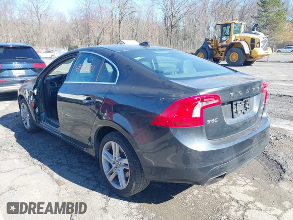 2015 Volvo S60 T5 Premier with VIN YV1612TB3F2315107, listed as a IAAI auction lot 41911081 with 121,149 mi miles. Bid and sale history available at carsss.com. Image 3.