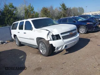 2009 Chevrolet Suburban LTZ with VIN 1GNFK36309R195928, listed as a IAAI auction lot 41785500 with 289,757 mi miles. Bid and sale history available at carsss.com. Image 1.