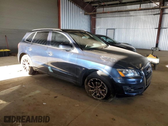 2010 Audi Q5 Premium Plus z VIN WA1LKAFP5AA019098, wystawiony jako Copart lot #49642785 z przebiegiem 151 596 mil mil oraz Szkoda całkowita • Salvage title. Historia ofert i sprzedaży dostępna na DreamBid. Obrazek 4.