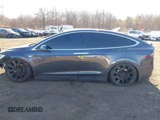 2016 Tesla Model X 70D z VIN 5YJXCAE28GF004461, wystawiony jako IAAI lot #41004214 z przebiegiem 158 962 mil mil oraz . Historia ofert i sprzedaży dostępna na DreamBid. Obrazek 14.