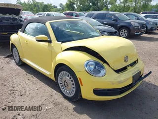 2013 Volkswagen Beetle 2.5L z VIN 3VW5X7AT3DM831303, wystawiony jako IAAI lot #42680530 z przebiegiem 100 041 mil mil oraz . Historia ofert i sprzedaży dostępna na DreamBid. Obrazek 1.