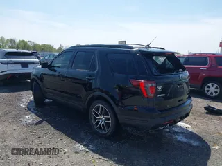 2018 Ford Explorer Sport z VIN 1FM5K8GT4JGB51684, wystawiony jako IAAI lot #41898968 z przebiegiem 92 867 mil mil oraz . Historia ofert i sprzedaży dostępna na DreamBid. Obrazek 3.