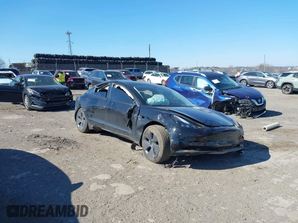 2021 Tesla Model 3 Standard Range Plus z VIN 5YJ3E1EA1MF059829, wystawiony jako IAAI lot #41700782 z przebiegiem 36 813 mil mil oraz . Historia ofert i sprzedaży dostępna na DreamBid. Obrazek 1.
