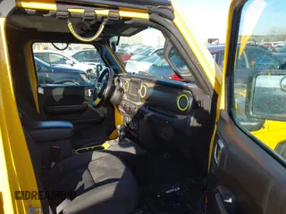 2021 Jeep Wrangler Unlimited Sport S z VIN 1C4HJXDN6MW597477, wystawiony jako IAAI lot #41089112 z przebiegiem 82 315 mil mil oraz . Historia ofert i sprzedaży dostępna na DreamBid. Obrazek 5.