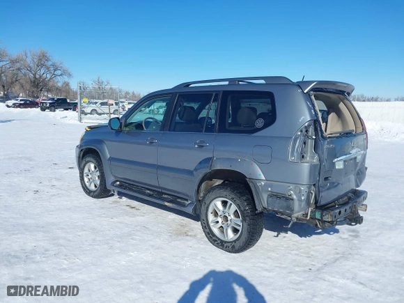 2007 Lexus GX 470 with VIN JTJBT20X470139936, listed as a IAAI auction lot 41507026 with 225,723 mi miles. Bid and sale history available at carsss.com. Image 3.