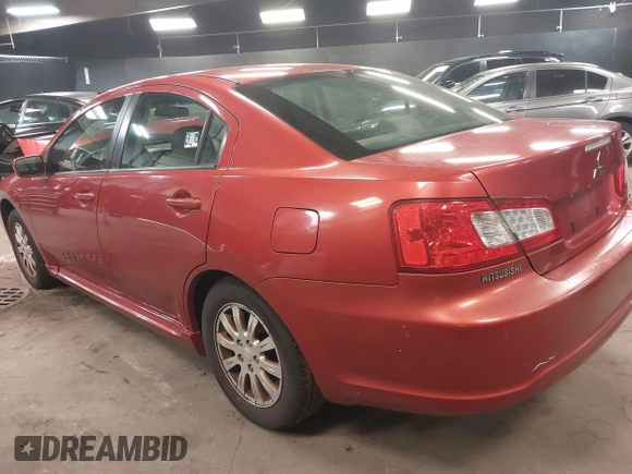 2010 Mitsubishi Galant FE z VIN 4A32B2FF8AE012585, wystawiony jako IAAI lot #42363093 z przebiegiem 182 601 mil mil oraz . Historia ofert i sprzedaży dostępna na DreamBid. Obrazek 3.