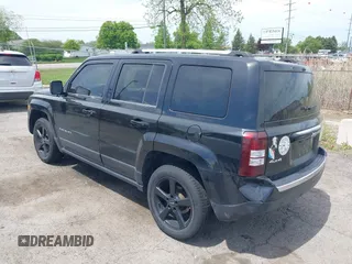 2016 Jeep Patriot High Altitude z VIN 1C4NJRFB8GD580715, wystawiony jako IAAI lot #42242776 z przebiegiem 133 763 mil mil oraz . Historia ofert i sprzedaży dostępna na DreamBid. Obrazek 3.