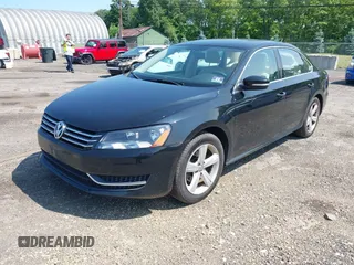 2013 Volkswagen Passat SE z VIN 1VWBP7A37DC080758, wystawiony jako IAAI lot #42409757 z przebiegiem 122 052 mil mil oraz . Historia ofert i sprzedaży dostępna na DreamBid. Obrazek 2.