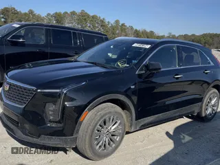 2025 Cadillac XT4 FWD Premium Luxury z VIN 1GYFZCR41SF117362, wystawiony jako Copart lot #84914194 z przebiegiem 6690 mil mil oraz Tytuł czysty. Historia ofert i sprzedaży dostępna na DreamBid. Obrazek 1.