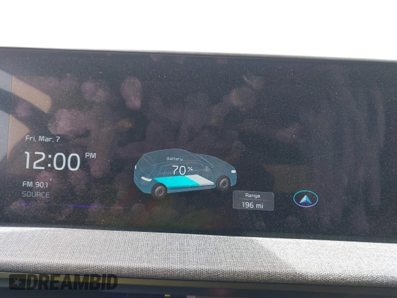 2022 Kia EV6 Wind z VIN KNDC3DLC6N5089018, wystawiony jako IAAI lot #41748175 z przebiegiem 25 157 mil mil oraz . Historia ofert i sprzedaży dostępna na DreamBid. Obrazek 17.