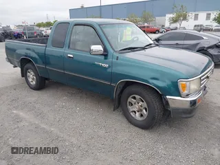 1998 Toyota T100 SR5 z VIN JT4TN14D5W0040696, wystawiony jako IAAI lot #42359798 z przebiegiem 250 996 mil mil oraz . Historia ofert i sprzedaży dostępna na DreamBid. Obrazek 1.