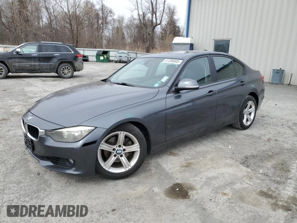 2013 BMW 3 Series 328i z VIN WBA3C1C51DK103209, wystawiony jako Copart lot #51299565 z przebiegiem 107 528 mil mil oraz Szkody całkowita. Historia ofert i sprzedaży dostępna na DreamBid. Obrazek 1.