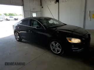 2015 Volvo S60 T5 Drive-E Premier z VIN YV140MFB1F1317431, wystawiony jako Copart lot #56203985 z przebiegiem 166 350 mil mil oraz Szkoda całkowita • Salvage title. Historia ofert i sprzedaży dostępna na DreamBid. Obrazek 4.