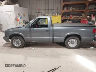 2002 GMC Sonoma SL with VIN 1GTCS145328187323, listed as a IAAI auction lot 41486479 with 85,993 mi miles. Bid and sale history available at carsss.com. Image 14.