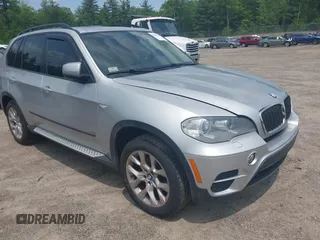 2012 BMW X5 35i z VIN 5UXZV4C55CL760501, wystawiony jako IAAI lot #42402235 z przebiegiem 112 303 mil mil oraz . Historia ofert i sprzedaży dostępna na DreamBid. Obrazek 1.