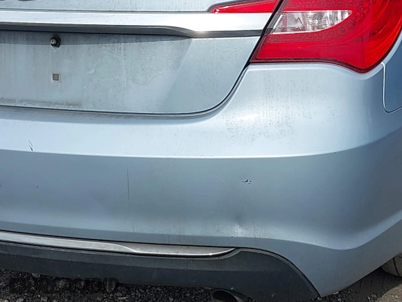 2014 Chrysler 200 Limited with VIN 1C3CCBCG8EN131359, listed as a IAAI auction lot 42076240 with 155,171 mi miles. Bid and sale history available at carsss.com. Image 6.