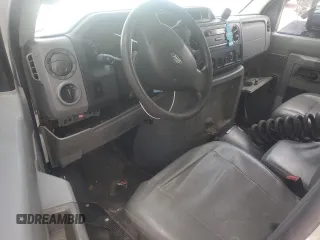 2009 Ford Econoline Cargo z VIN 1FDXE45S89DA10861, wystawiony jako Copart lot #50713435 z przebiegiem 209 070 mil mil oraz Szkoda całkowita • Salvage title. Historia ofert i sprzedaży dostępna na DreamBid. Obrazek 8.