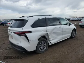 2021 Toyota Sienna LE z VIN 5TDBSKFC4MS022005, wystawiony jako Copart lot #50769965 z przebiegiem 108 694 mil mil oraz Szkoda całkowita • Salvage title. Historia ofert i sprzedaży dostępna na DreamBid. Obrazek 3.