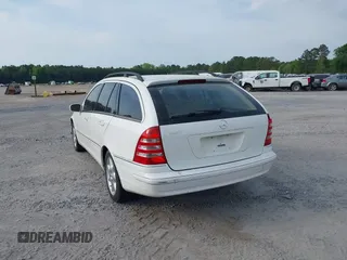 2004 Mercedes-Benz C 240 z VIN WDBRH61J94F511752, wystawiony jako IAAI lot #42100396 z przebiegiem 217 183 mil mil oraz . Historia ofert i sprzedaży dostępna na DreamBid. Obrazek 3.