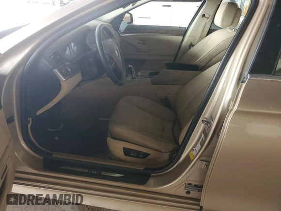 2012 BMW 5 Series 528i z VIN WBAXG5C50CDW85402, wystawiony jako Copart lot #56909125 z przebiegiem Nie podano mil oraz Czysty tytuł • Clean title. Historia ofert i sprzedaży dostępna na DreamBid. Obrazek 7.