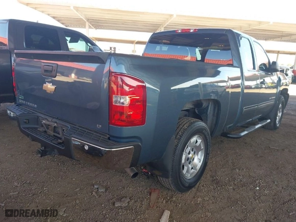 2011 Chevrolet Silverado 1500 LT with VIN 1GCRCSE06BZ150373, listed as a IAAI auction lot 41760988 with 118,941 mi miles. Bid and sale history available at carsss.com. Image 4.