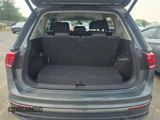 2024 Volkswagen Tiguan SE z VIN 3VV3B7AX1RM107078, wystawiony jako IAAI lot #42852792 z przebiegiem 36 642 mil mil oraz . Historia ofert i sprzedaży dostępna na DreamBid. Obrazek 9.