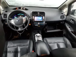 2015 Nissan LEAF SL z VIN 1N4AZ0CP2FC331579, wystawiony jako Copart lot #44030985 z przebiegiem 59 732 mil mil oraz Szkoda całkowita • Salvage title. Historia ofert i sprzedaży dostępna na DreamBid. Obrazek 8.