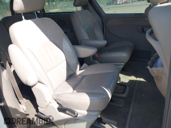 2003 Chrysler Town & Country Limited with VIN 2C8GP64L13R205501, listed as a IAAI auction lot 42131935 with 158,009 mi miles. Bid and sale history available at carsss.com. Image 8.