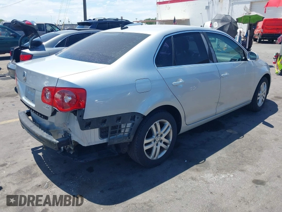 2007 Volkswagen Jetta 2.5 with VIN 3VWRF71K27M000620, listed as a IAAI auction lot 42458102 with 147,996 mi miles and . Bid and sale history available at DreamBid. Image 4.