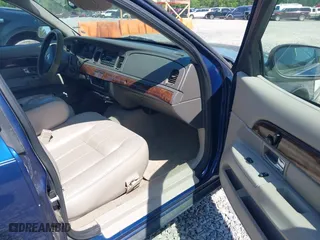 2006 Mercury Grand Marquis LS Premium with VIN 2MEFM75V36X626565, listed as a IAAI auction lot 42007096 with 164,236 mi miles. Bid and sale history available at carsss.com. Image 5.