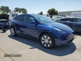 2024 Tesla Model Y z VIN 7SAYGDED9RF005104, wystawiony jako Copart lot #64974545 z przebiegiem 20 422 mil mil oraz Szkoda całkowita • Salvage title. Historia ofert i sprzedaży dostępna na DreamBid. Obrazek 4.