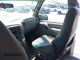 2004 GMC Safari with VIN 1GKDM19X14B502929, listed as a IAAI auction lot 42096114 with 221,352 mi miles. Bid and sale history available at carsss.com. Image 12.