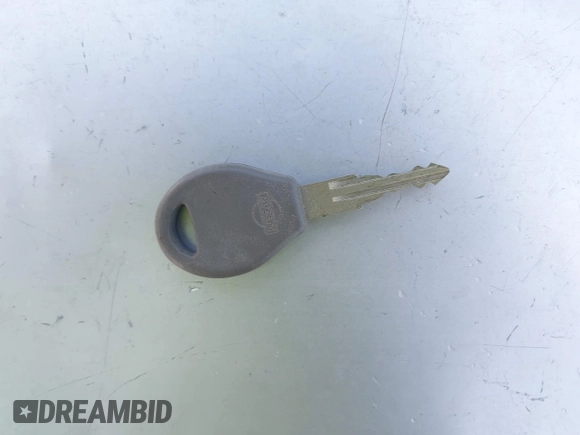 1996 Nissan Sentra XE z VIN 1N4AB41D3TC716326, wystawiony jako IAAI lot #42455181 z przebiegiem 235 076 mil mil oraz . Historia ofert i sprzedaży dostępna na DreamBid. Obrazek 11.