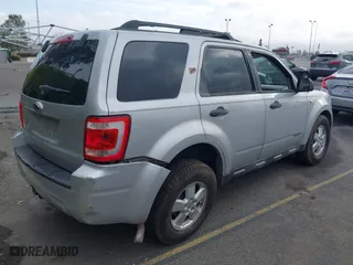 2008 Ford Escape XLT with VIN 1FMCU03108KA62726, listed as a IAAI auction lot 41921634 with 201,169 mi miles. Bid and sale history available at carsss.com. Image 4.