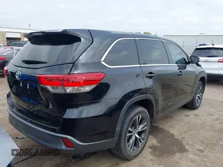 2019 Toyota Highlander LE z VIN 5TDZZRFH3KS313011, wystawiony jako IAAI lot #42140309 z przebiegiem 129 487 mil mil oraz . Historia ofert i sprzedaży dostępna na DreamBid. Obrazek 4.